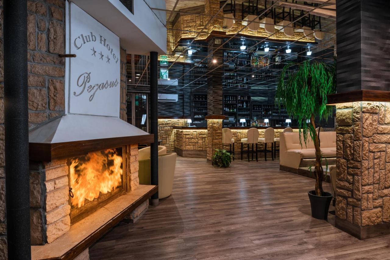 Tiszaug Club Hotel Pegasus מראה חיצוני תמונה