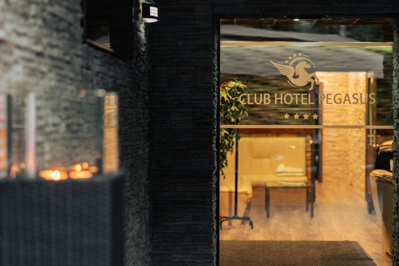 Tiszaug Club Hotel Pegasus מראה חיצוני תמונה